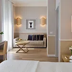 Starhotels Terminus 4* نابولي