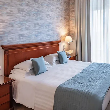 Starhotels Terminus 4* Nápoly