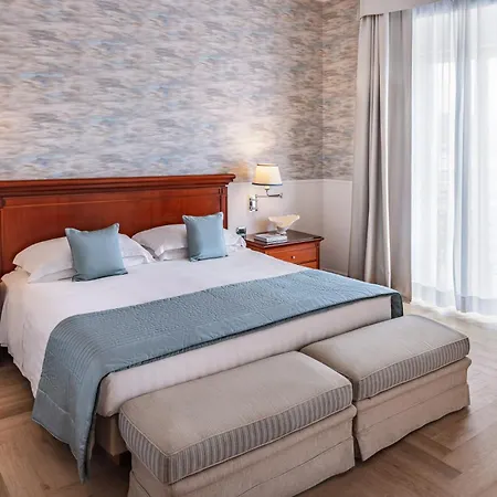 Szálloda Starhotels Terminus Nápoly