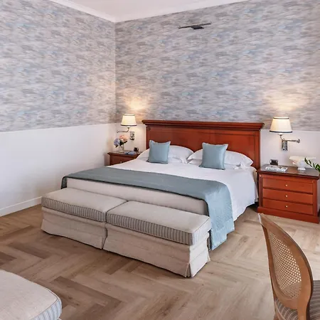 Starhotels Terminus 4* Nápoly