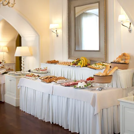 Starhotels Terminus מלון נאפולי