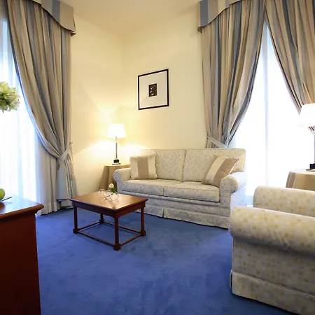 Starhotels Terminus 4* נאפולי