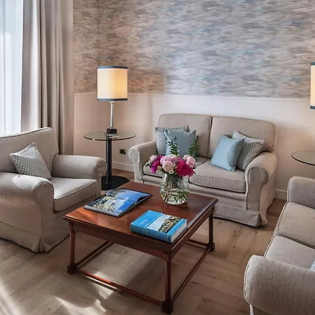 Отель Starhotels Terminus Неаполь