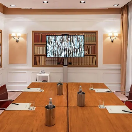 מלון Starhotels Terminus נאפולי