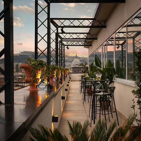 Starhotels Terminus 4* نابولي