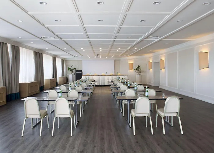 Starhotels Terminus Неаполь