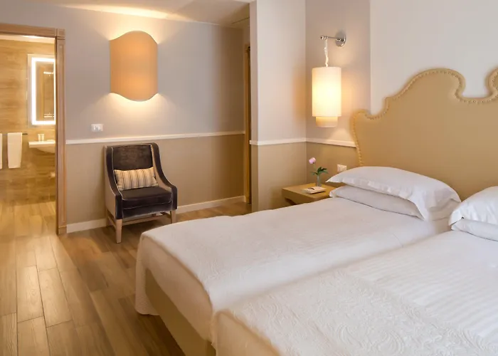 Starhotels Terminus 4* Неаполь