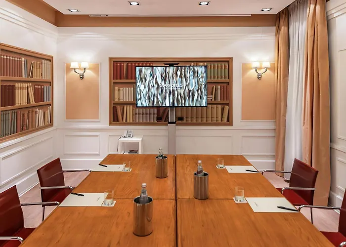 Отель Starhotels Terminus Неаполь