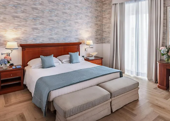 Отель Starhotels Terminus 4*