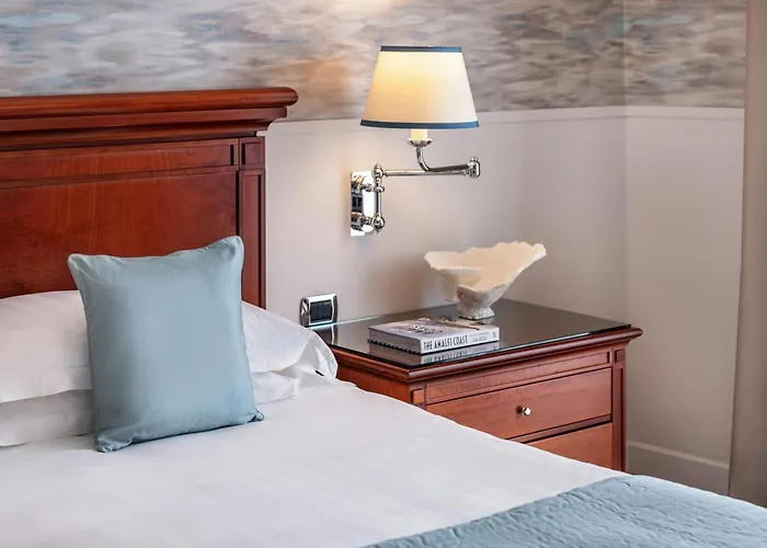 Starhotels Terminus Отель Неаполь