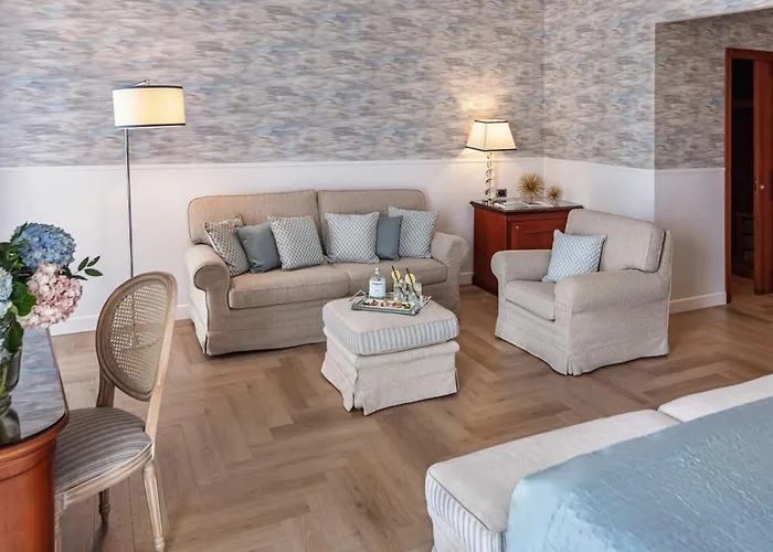 Starhotels Terminus 4* Неаполь