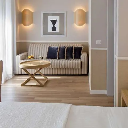Starhotels Terminus Отель Неаполь